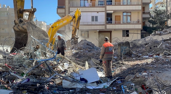 Şanlıurfa'da enkaz bölgesindeki çalışmalar sürüyor