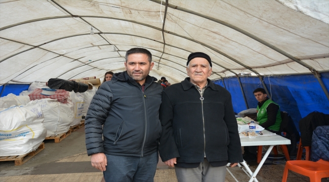 Sındırgılı Mehmet amca umre parasını depremzedelere bağışladı