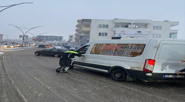 Şırnak'ta kar hayatı olumsuz etkiledi