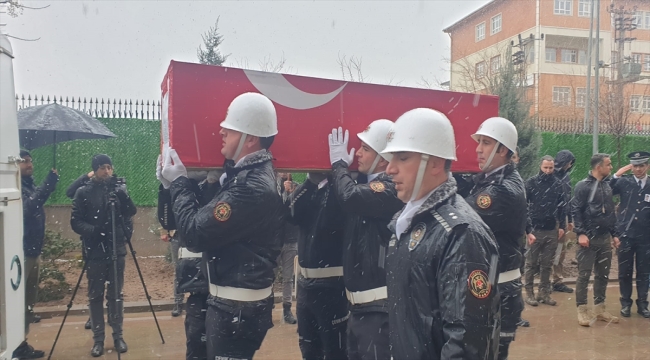 Şırnak'ta otomobilin şarampole devrilmesi sonucu ölen polisin cenazesi memleketine uğurlandı 