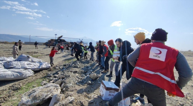 Türk Kızılay gönülleri deprem bölgesinde