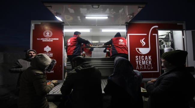 Vakıflar Genel Müdürlüğü, Malatya'da depremzedelere sıcak yemek dağıttı