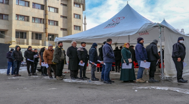 Van'da kan bağışı noktalarında yoğunluk devam ediyor