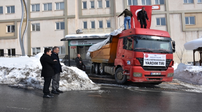 Van, Hakkari, Bitlis ve Muş'ta deprem bölgesine yardımlar sürüyor 