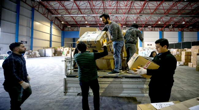 Yardımlar depremzedelere "gönül eliyle" ulaştırılıyor