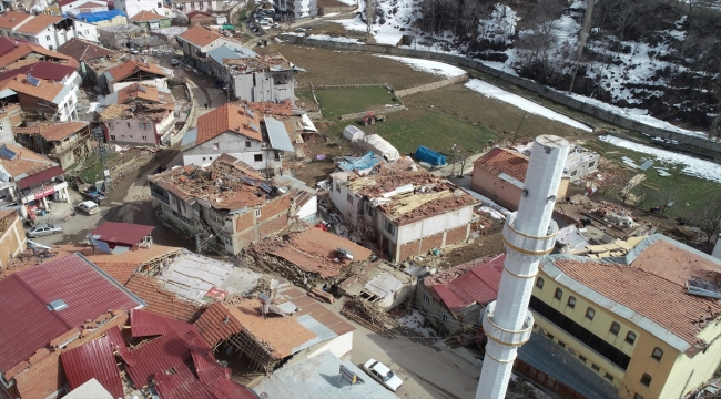 Adıyaman'da yıkılan binaların enkazını kaldırma çalışmaları sürüyor