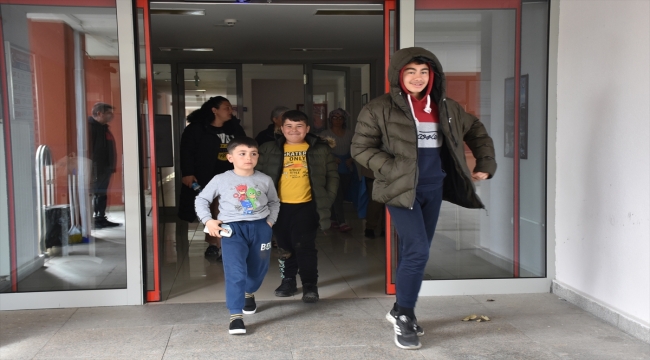 Adıyamanlı anne ve çocukları depremin izlerini Trabzon'da silmeye çalışıyor