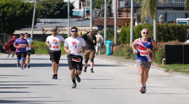 Alanya Atatürk Yarı Maratonu ve Halk Koşusu yapıldı