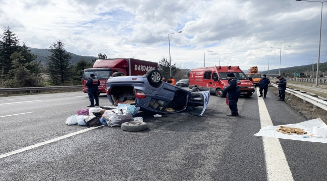 Anadolu Otoyolu'nda cip ile çarpışan otomobildeki 2 kişi yaralandı