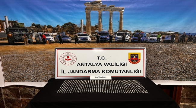 Antalya'da uyuşturucu operasyonunda 2 zanlı tutuklandı