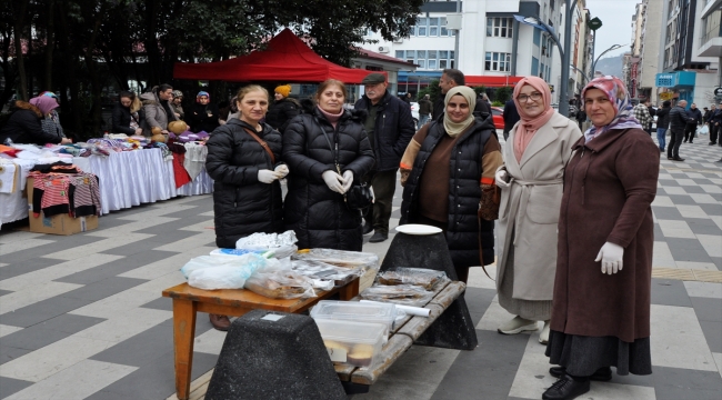 Artvin'de açılan kermeste elde edilen gelirle depremzedelere konteyner alınacak