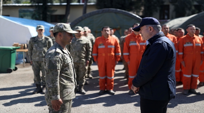 Bakan Akar, depremin etkilediği Antakya'da çalışmaları inceledi