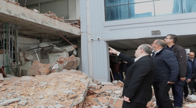 Bakan Varank, Kahramanmaraş'ta depremde hasar gören fabrikaları ziyaret etti