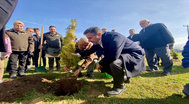 Batı Karadeniz ve Doğu Marmara'da, depremlerde ölenlerin anısına binlerce fidan dikildi