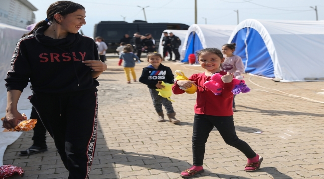 Beşiktaş taraftarının depremzede çocuklara gönderdiği oyuncaklar Kahramanmaraş'a ulaştı