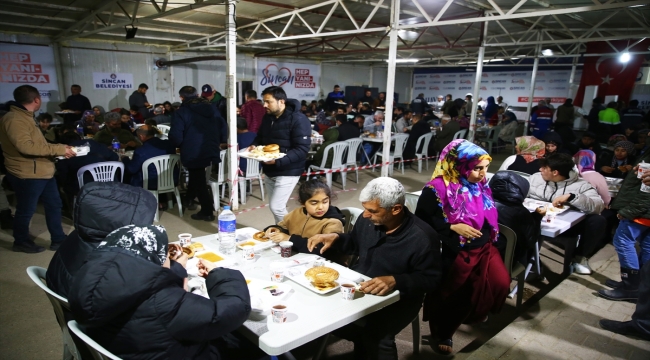 Deprem bölgesindeki 6 ilde ilk sahur yapıldı