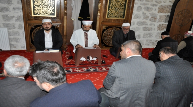 Depremde hayatını kaybeden eğitimciler Hakkari'de anıldı 