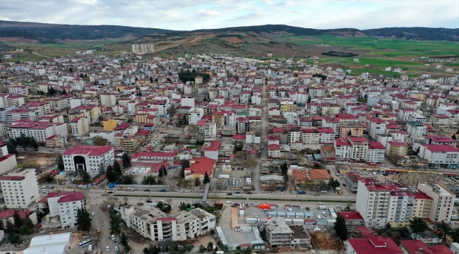 Depremin merkez üssü Pazarcık'ta 370 esnaf dükkanını açtı