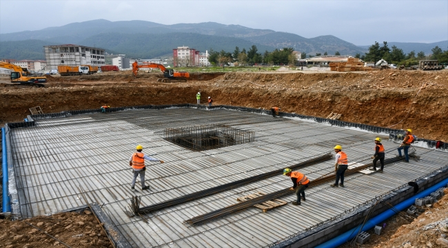 Depremin yıkıma neden olduğu İslahiye'de kalıcı konutların temeli atıldı