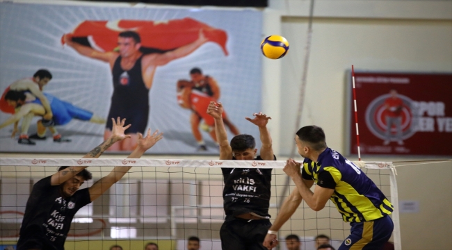 Depremzede voleybolculardan oluşan Kilis Gençlikspor'un hedefi 1. Lig 