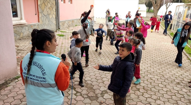 Elazığ depremini yaşayan sosyolog ve ekibi, Kahramanmaraş'ta afetzede çocukların yüzünü güldürüyor