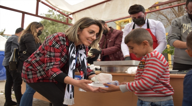 Esnaftan Adıyamanlı depremzede çocuklara hamburger sürprizi