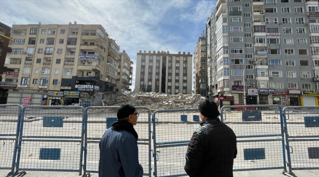 Şanlıurfa'da yıkılan 6 katlı binanın enkazı kaldırıldı