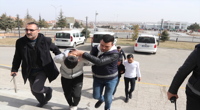 Hatay'da enkazdan hırsızlık yapan zanlı Karaman'da tutuklandı