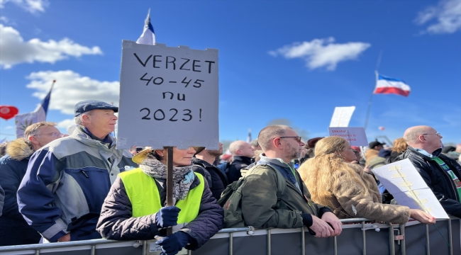 Hollanda'da çiftçiler hükümetin tarım politikasını protesto etti