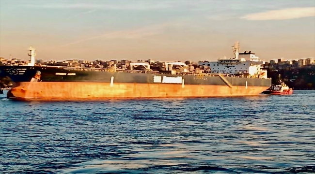 İstanbul Boğazı'nda arızalanan tanker kurtarıldı