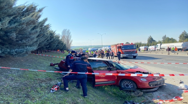 İstanbul'da TEM Otoyolu'ndaki kazada 6 kişi hayatını kaybetti