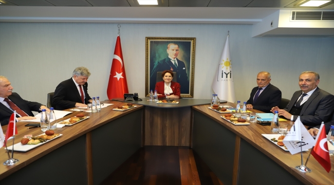 İYİ Parti Genel Başkanı Akşener, partisinin belediye başkanlarıyla bir araya geldi