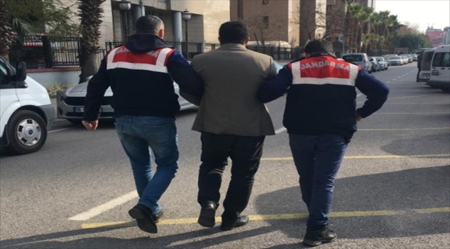 İzmir'de terör örgütlerine yönelik operasyonlarda 3 kişi tutuklandı