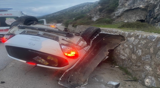 İzmir'deki trafik kazasında 2 kişi öldü, 1 kişi yaralandı