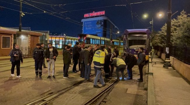 Kabataş-Bağcılar hattında tramvay raydan çıktı, seferler aksadı