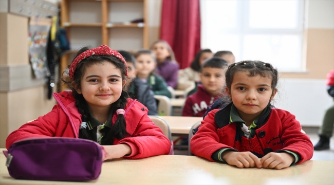 Kahramanmaraş'ın Andırın ilçesinde depremden 49 gün sonra eğitim öğretim başladı