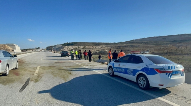 Karaman'da 2 motosikletin koyun sürüsüne çarpması sonucu 4 kişi yaralandı