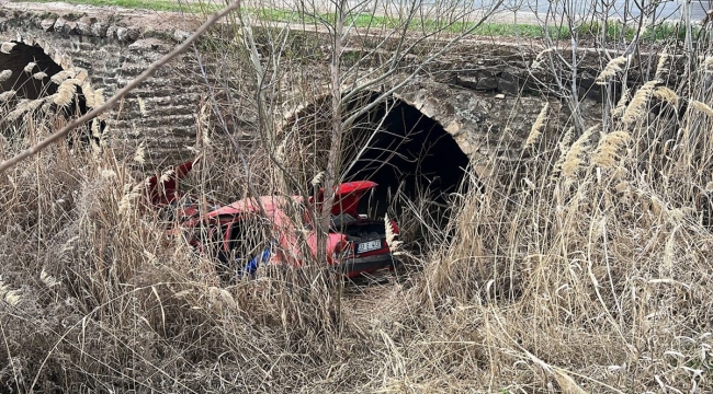 Kilis'te su kanalına düşen otomobildeki 3 kişi yaralandı