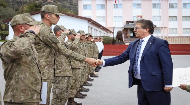 KKTC'de, deprem bölgelerinde görev yapan asker, polis ve itfaiyecilere takdir belgesi verildi