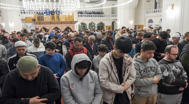 KKTC'nin başkenti Lefkoşa'da ilk teravih namazı kılındı