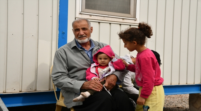 Kovid-19'u yendi, önce hastanedeki patlamadan, sonra da depremde yıkılan evden kurtuldu