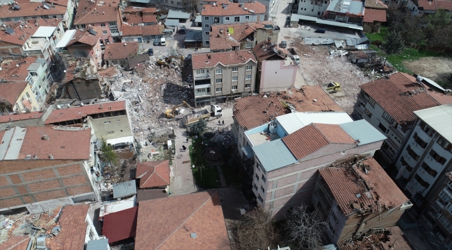 Malatya'da enkaz kaldırma çalışmaları havadan görüntülendi 