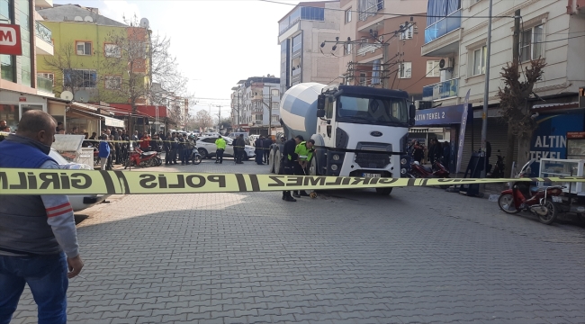 Manisa'da beton mikserinin çarptığı kadın öldü, kızı yaralandı