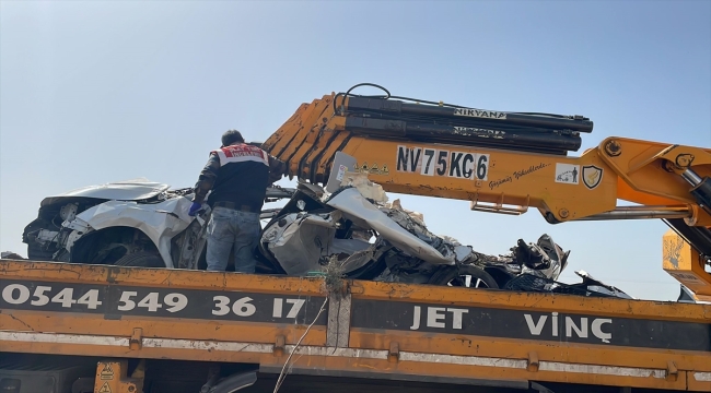 Mardin'de tır ile otomobilin çarpıştığı kazada 2 kişi öldü, 2 kişi yaralandı