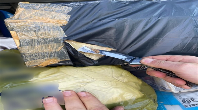 Mersin'de baharat paketlerine gizlenmiş 35 kilogram esrar ele geçirildi