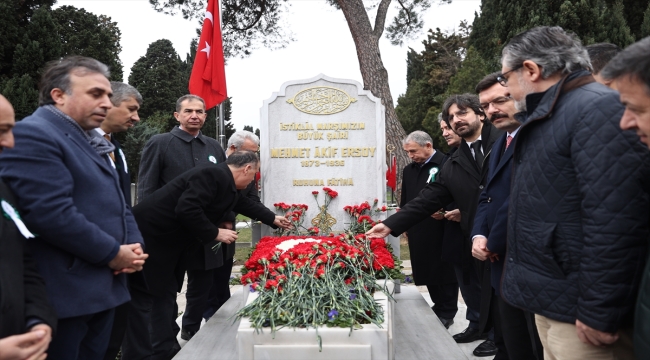 Milli şair Mehmet Akif Ersoy kabri başında anıldı