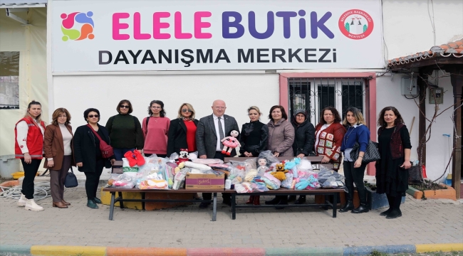 Muğla'da kadınlar tarafından örülen ürünler depremzedelere ulaştırılıyor