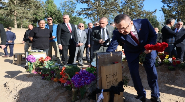 Oktay, Adıyaman'daki depremde hayatını kaybeden KKTC'li öğrencilerin kabirlerini ziyaret etti