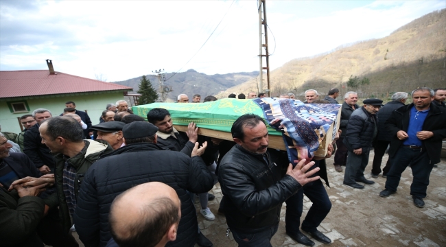 Ordu'da boşanma aşamasındaki eşi tarafından öldürülen kadının cenazesi defnedildi