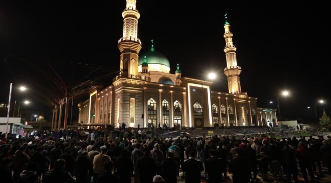 Özbekistan'da ramazanın ilk teravihi kılındı